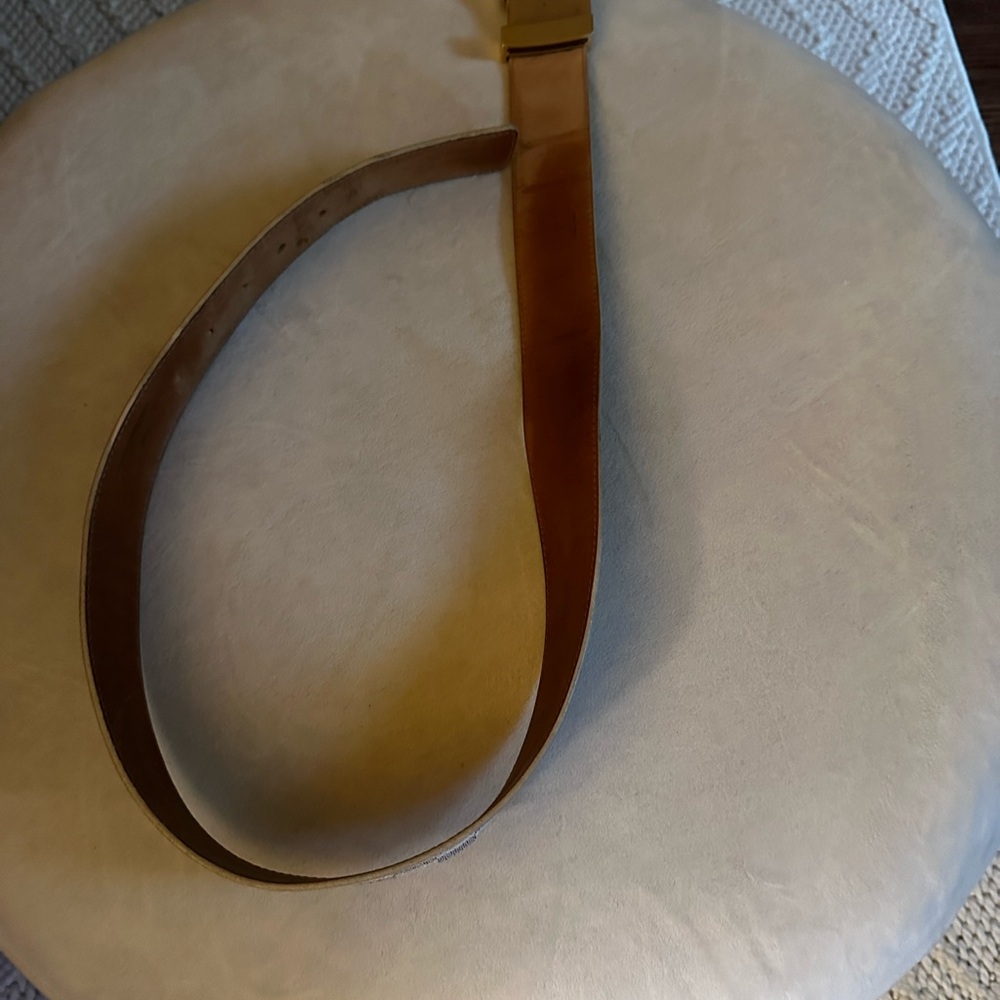 Luxury LOUIS Vuitton (LV)  Belt with Gold Buckle - Picture 3 of 5
